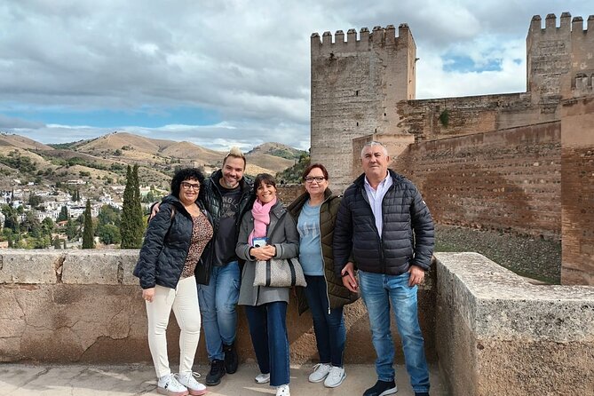 Guided tour of La Alhambra with tickets included - What the official guide adds