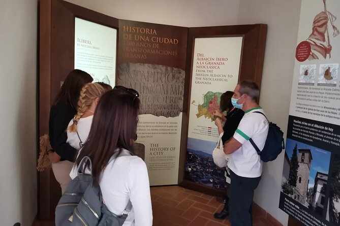 Guided tour The Nasrid Life - Guides who make the history lively