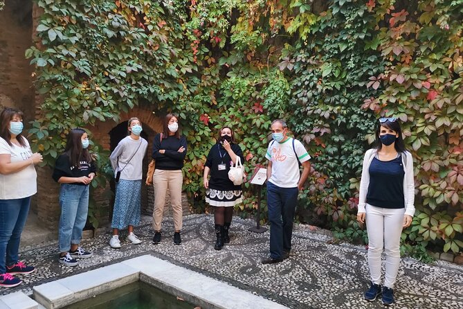 Guided tour The Nasrid Life - Connecting homes, carmenes, and the Alhambra