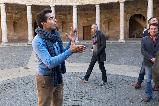 Guided visit to the Alhambra, Nasrid Palaces and Generalife - What the guide adds to the experience