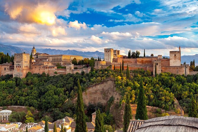 Guided Walking Tour of the Alhambra in Granada - Why the Alhambra needs a guide