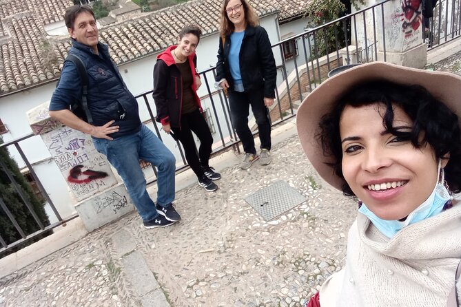 Guided Walking Tour with Panoramic Views and Terraces of Granada - What the private format means for you