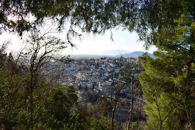 Hiking in the natural park on the outskirts of the Alhambra - Starting at Puente del Aljibillo