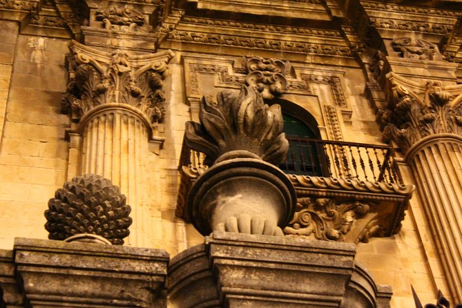 Legends and Mysteries Walk - Plaza Santa María and the mysteries of the cathedral square
