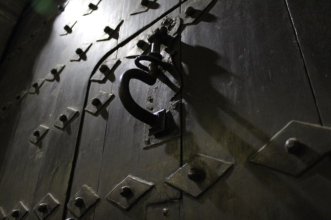 Legends and Mysteries Walk - The magic legend inside Arco de San Lorenzo