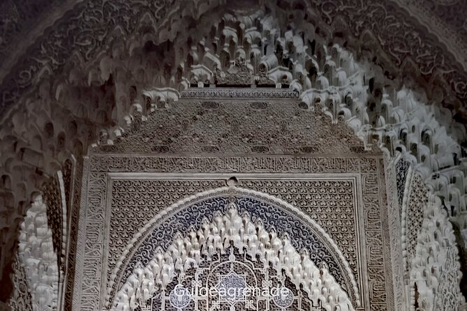 Night Tour of Alhambra and the Nasrid Palaces - Timing, meeting point, and group size