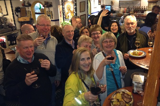 Old Granada Market & Food Tasting Tour - Choosing wine or beer with the food