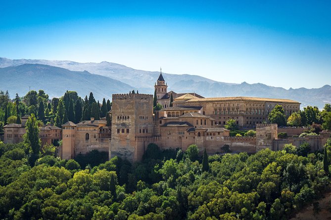 One-Way Private Transfer From/To Granada Airport - A 10 to 25-minute ride into Granada