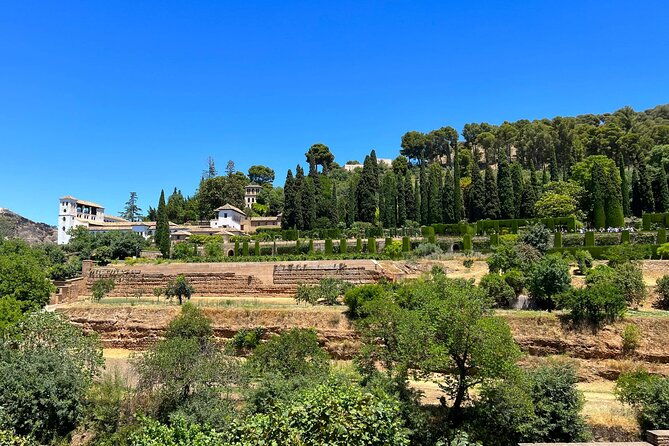 PREMIUM 2 Hour Alhambra and Generalife Tour + tickets - The Alcazaba and its wide views