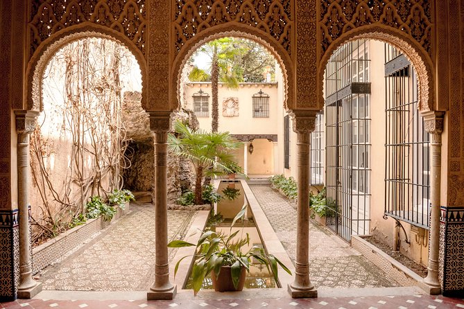 Private 3-hour Alhambra tour with tickets - The fortress gives the visit its sense of place