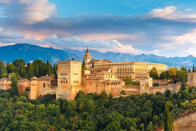 Private Alhambra palace tour and Granada from Motril cruise port - The courtyards and the changing royal story