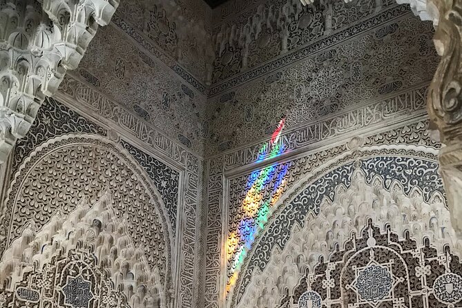 Private excursion to the Alhambra and Generalife - Walking through the Medina to Charles V Palace