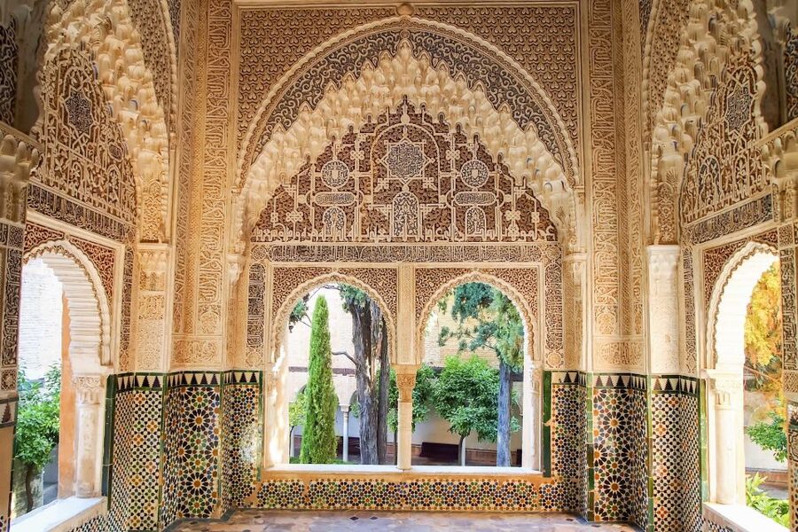 Private tour in all complete complex of Alhambra with ticket - Who Should Book This Alhambra Tour?