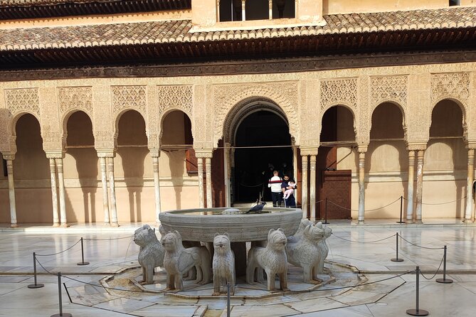 Private Tour of the Alhambra - Timing, crowds, and the one-hour change