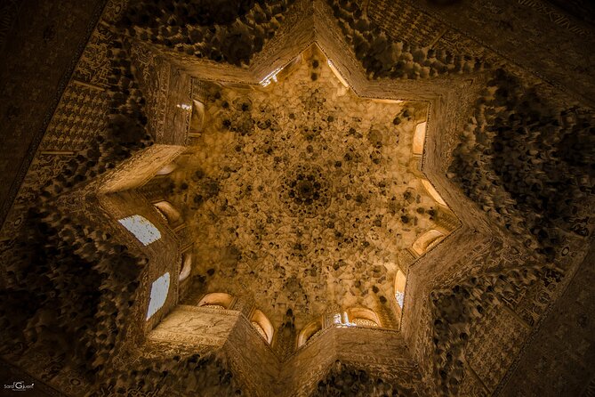 Private Tour to The Alhambra with Nasrid Palaces in Granada - Entering the Alhambra and Generalife