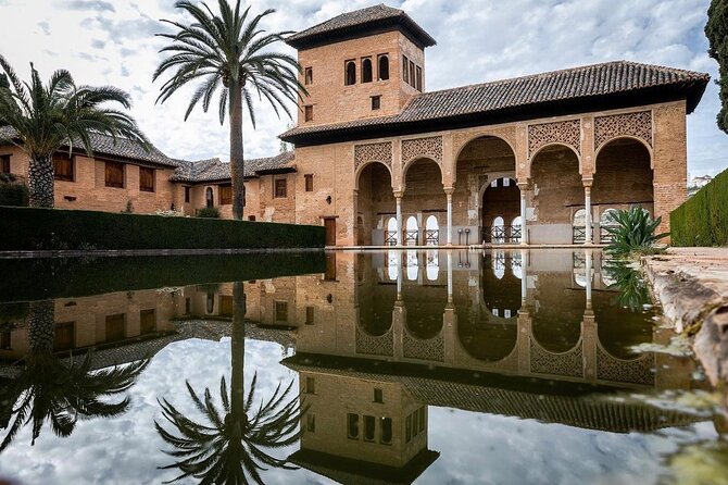 Private Tours Alhambra : Tickets & Tour Guide & Skip-the-Line - Meeting at La Mimbre beside the Generalife