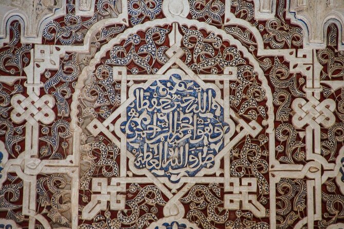 Private Walk of the Alhambra and Nasrid Palaces - One hour among the Generalife gardens