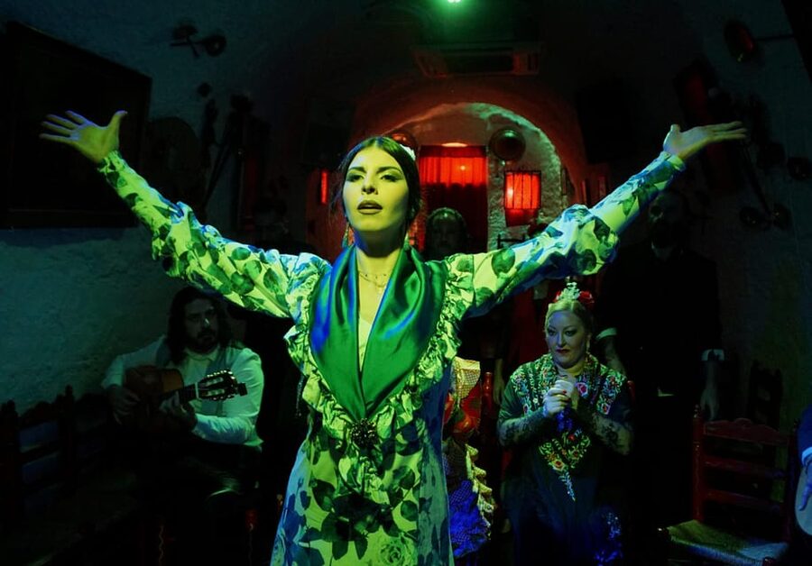 Sacromonte: Flamenco Show at Cuevas Los Tarantos Tickets - Entering Cuevas Los Tarantos