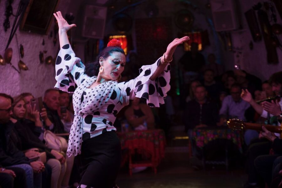 Sacromonte: Flamenco Show at Cuevas Los Tarantos Tickets - Choosing a Seat and Planning Your Evening