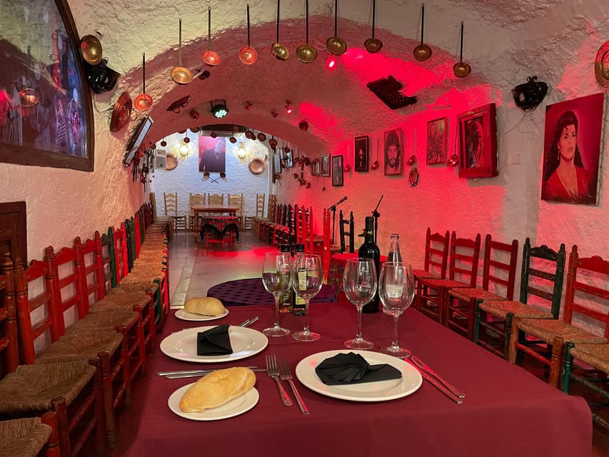 Sacromonte: Flamenco Show at Cuevas Los Tarantos Tickets - Small Details That Improve the Visit