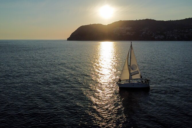 Sailing at sunset along the cliffs of Maro-Compartida - Who will enjoy this sailing most?