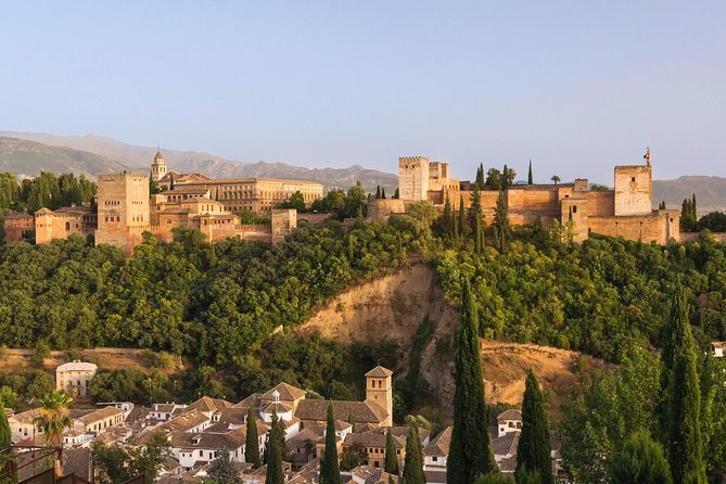 Skip the Line Alhambra Guided Tour - Palace of Carlos V: a sharp change in style