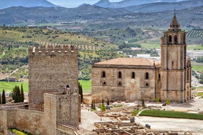 Skip the Line: Fortaleza de la Mota Admission Ticket - Entering the monumental complex with a mobile ticket