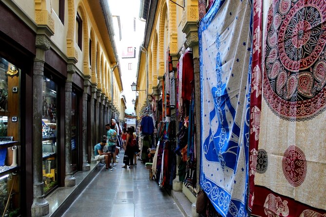 Stroll through Granada: historic center and Albayzín - Key points to know before booking