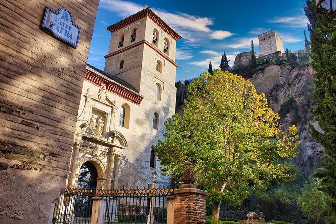 Stroll through Granada: historic center and Albayzín - Corral del Carbón and Granada’s trading past