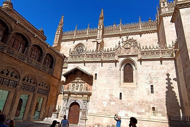 Stroll through Granada: historic center and Albayzín - Alcaiceria and Plaza Bib-Rambla