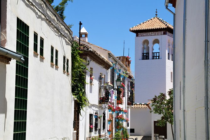 Sunset Walking Tour in Albaicín & Sacromonte - Small-group value at $18.14
