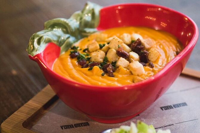 The Granada Evening Tapas Crawl by Food Lover Tour - Emma and Juan Miguel add the human touch