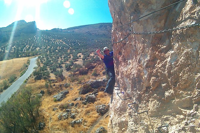 Vía Ferrata in Granada - Moclín - Gearing up at the foot of the route