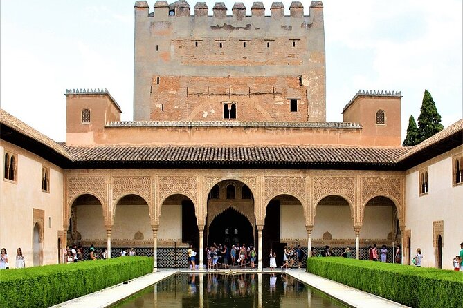 Walking tour in Alhambra, Nasrid Palaces and Generalife - The Alhambra grounds put the palaces in context