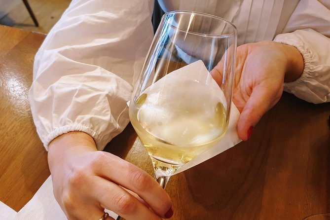 Wine Tasting in Granada - The first pairing: a white wine and Costa Tropical produce